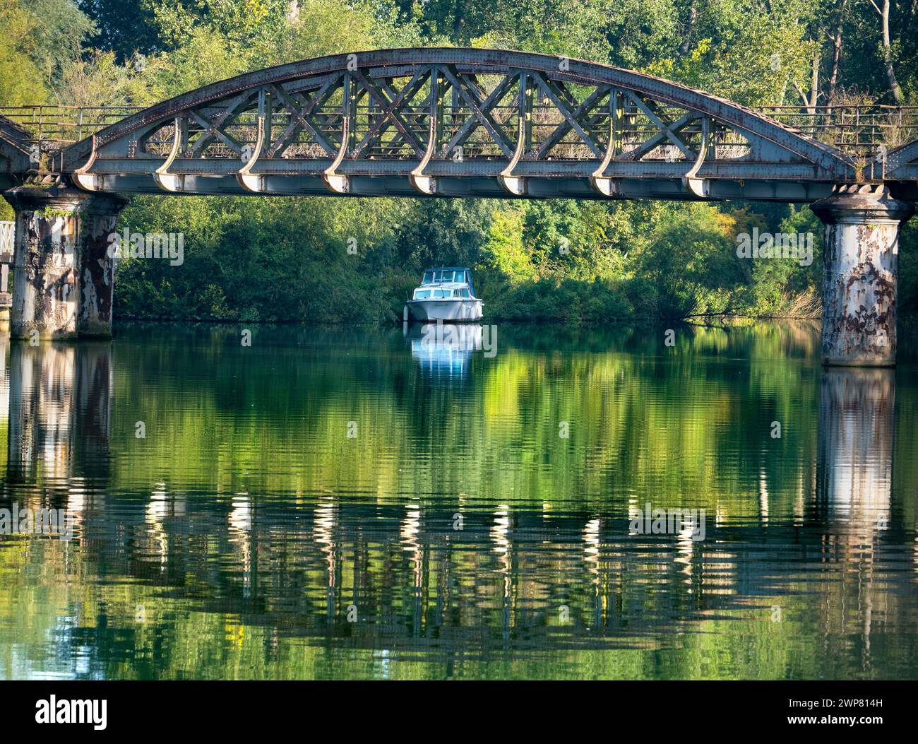 A very scenic part of the River Thames as it joins Hinksey Stream at Kennington. . The scene is dominated by an abandoned railway bridge, unused for m Stock Photo