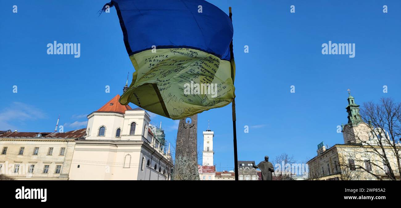 Waving ukraine flag hi-res stock photography and images - Alamy