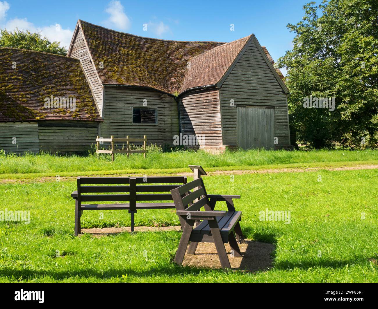 Sagging roof hi-res stock photography and images - Alamy