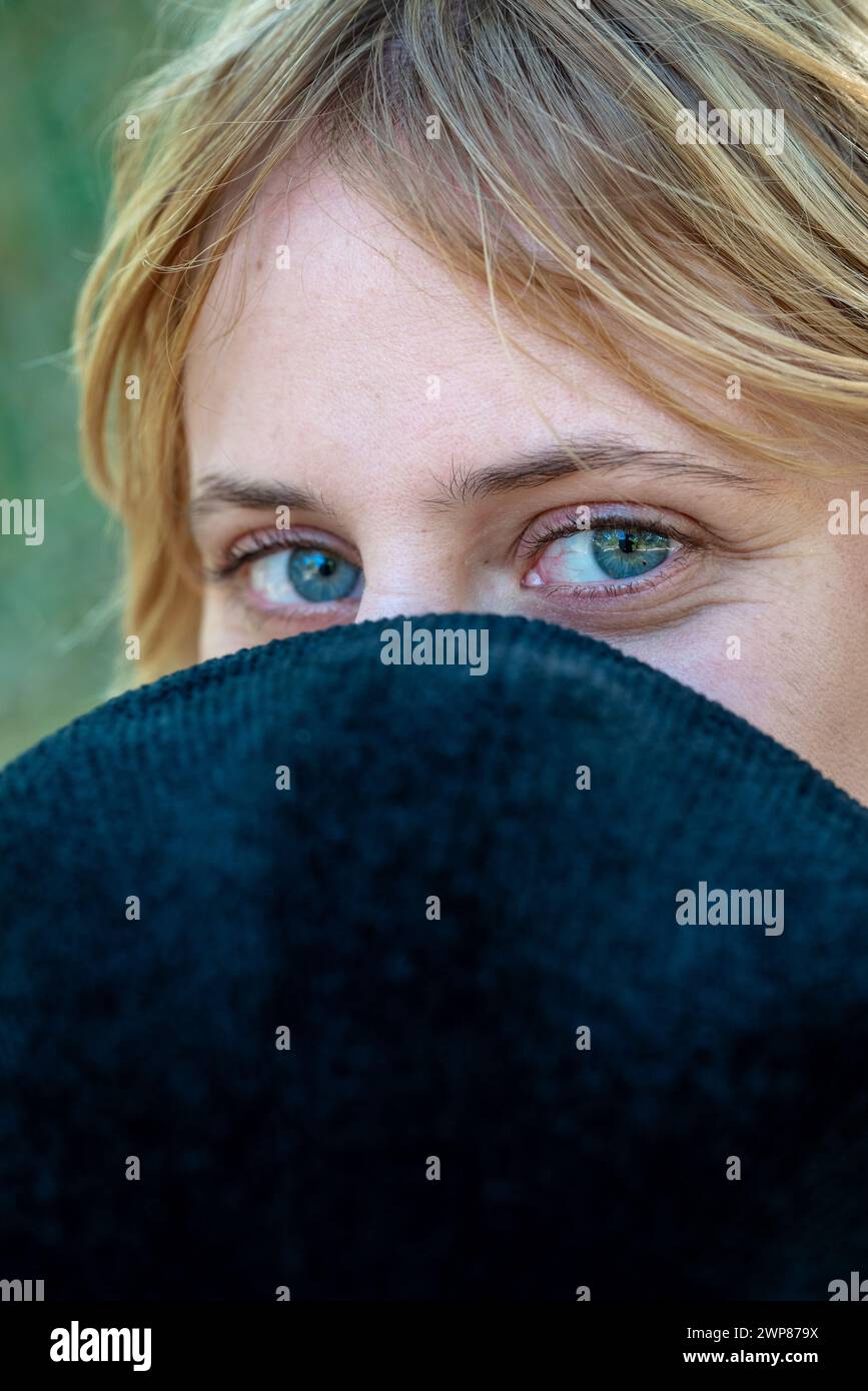 Blonde girl with blue eyes hi-res stock photography and images - Alamy