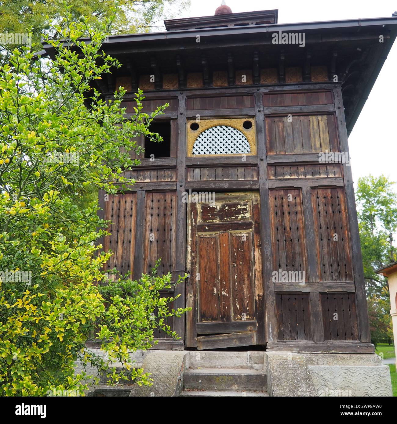 Banja Koviljaca, Serbia, Guchevo, Loznica, September 30, 2022. Rehabilitation center with sulfur and iron mineral waters. An old wooden house above a Stock Photo