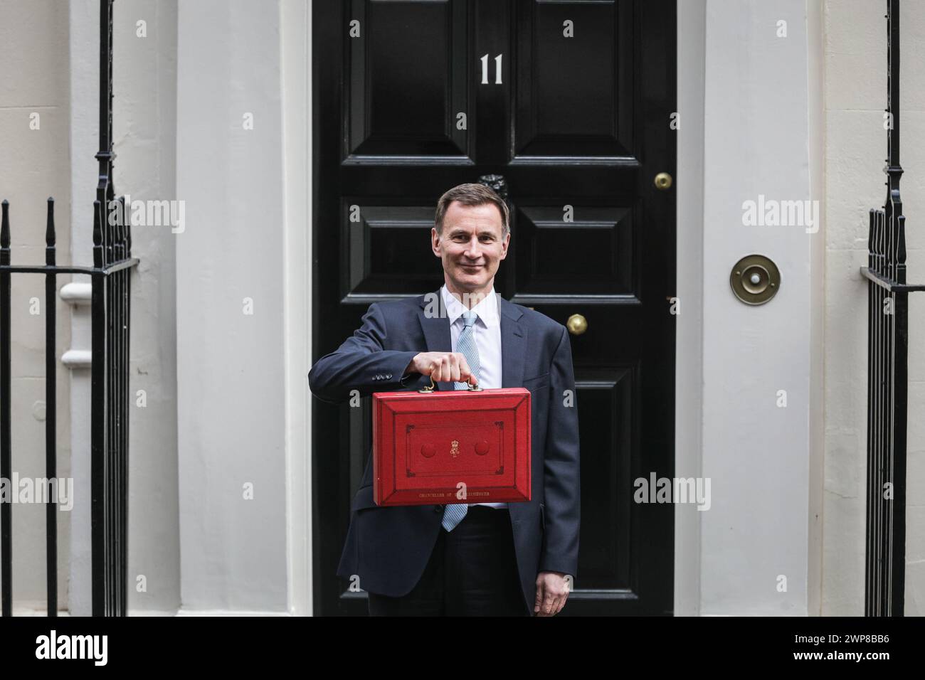 London, UK. 06th Mar, 2024. Jeremy Hunt, MP, Chancellor of the Exchequer, and his Treasury team, outside No 11 Downing Street with the iconic red despatch box, before he delivers the Spring Budget to Parliament. Credit: Imageplotter/Alamy Live News Stock Photo