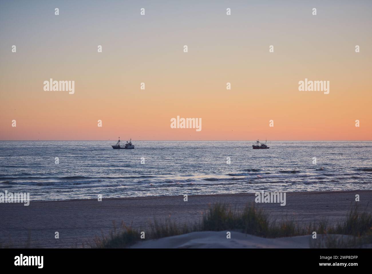 Beautiful sunset on beach boats hi-res stock photography and images - Alamy