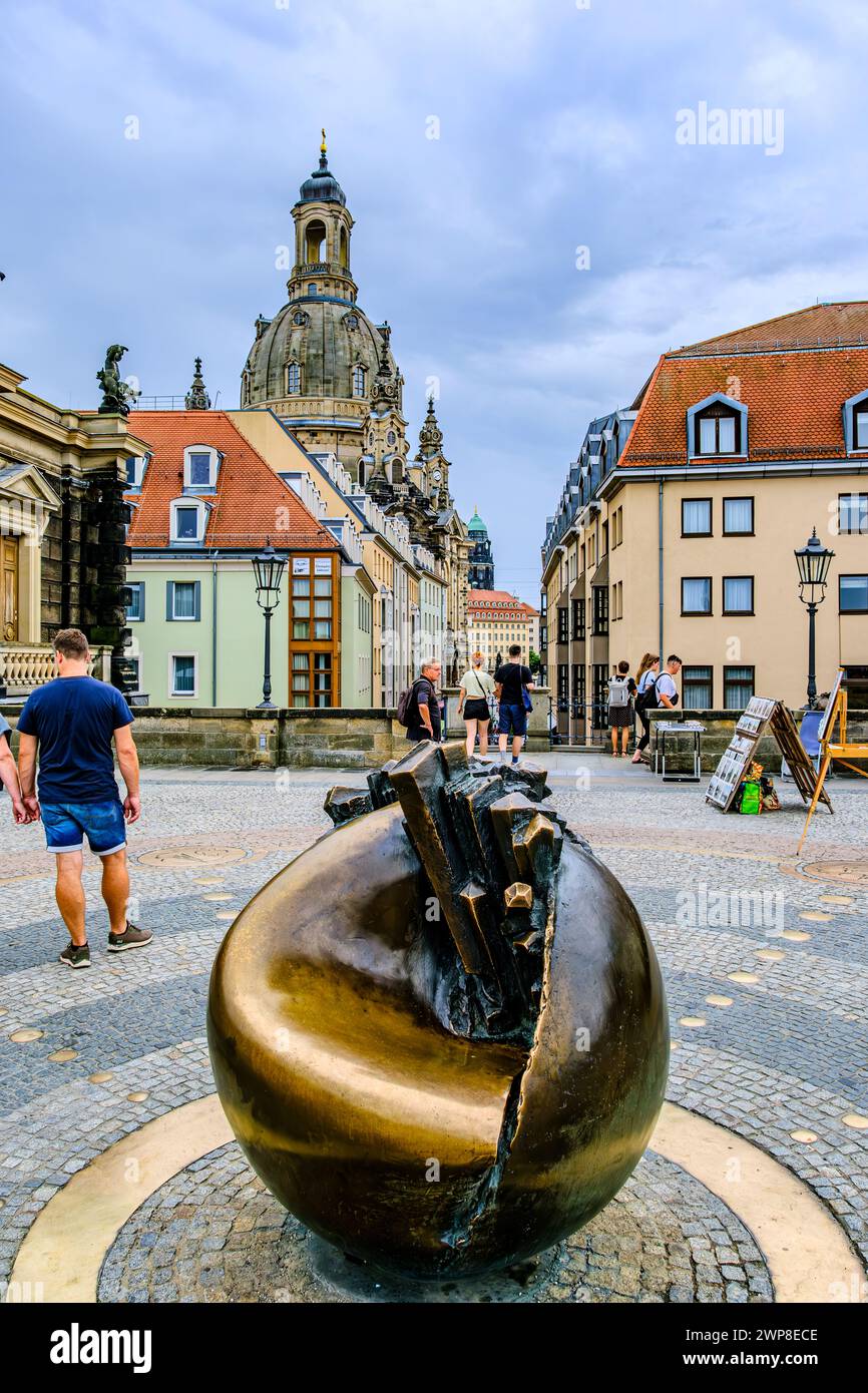 Everyday scene at the Planetary Monument by Vinzenz Wanitschke on Brühl's Terrace with a view of the Frauenkirche, Dresden, Saxony, Germany. Stock Photo