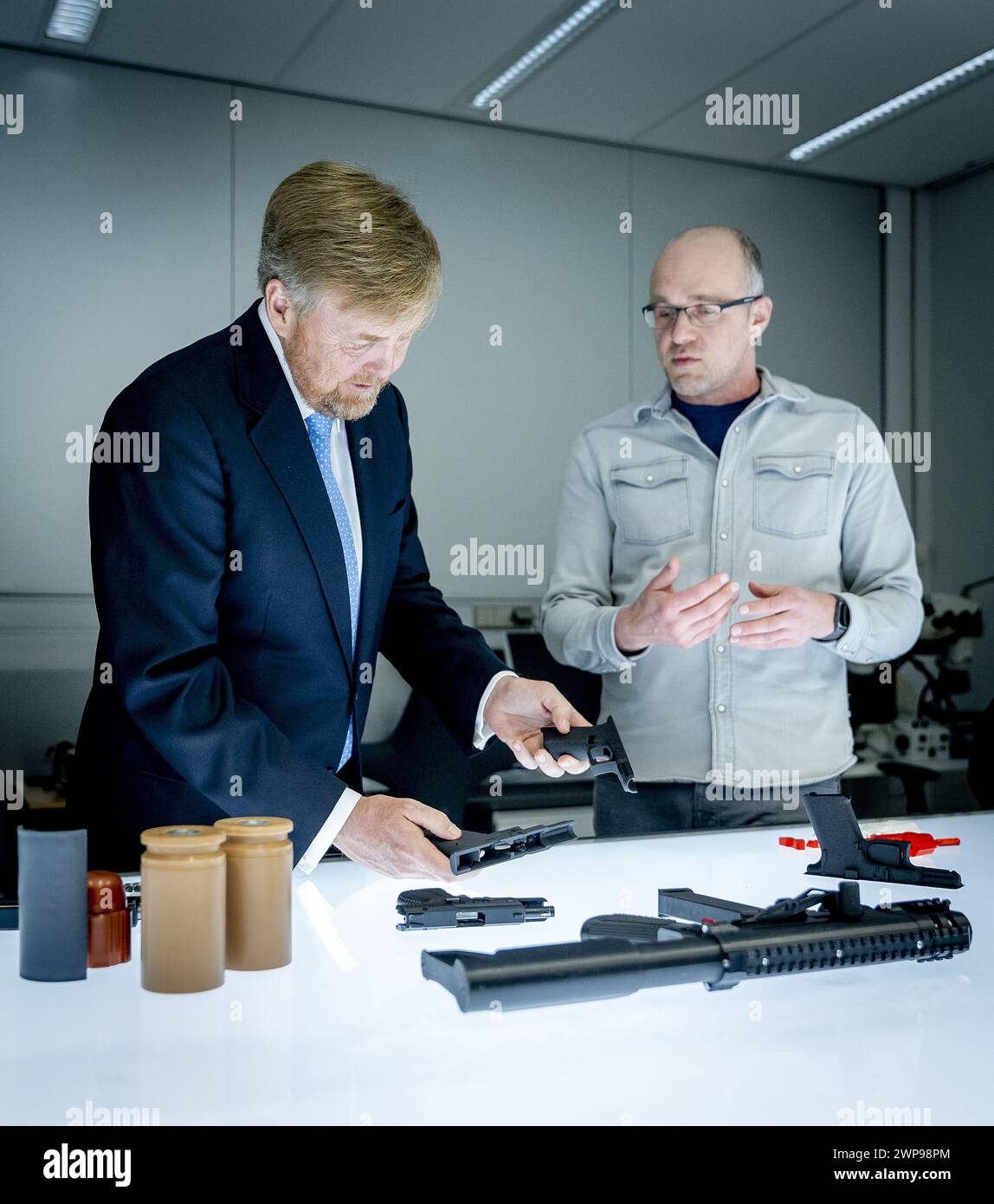 THE HAGUE - King Willem-Alexander during a working visit to the Netherlands Forensic Institute (NFI), where various departments are visited on the basis of a fictitious murder case. This year marks twenty-five years since the Forensic Laboratory and the Laboratory for Forensic Pathology merged into the NFI. ANP REMKO DE WAAL netherlands out - belgium out Stock Photo