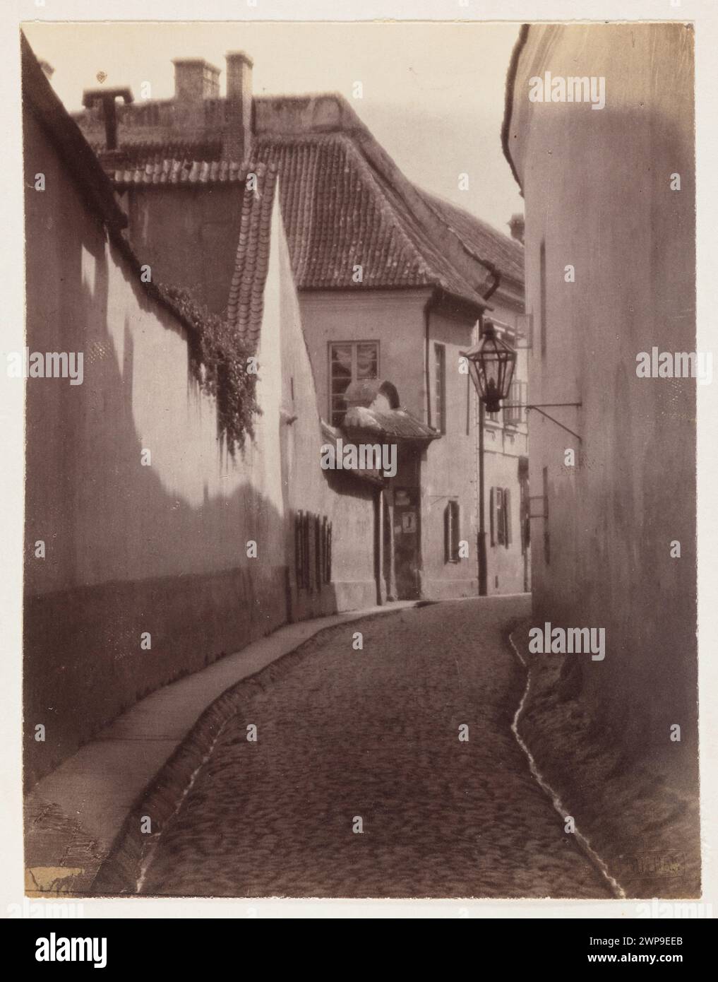 La Rue des Bernardins [Vilnius. Bernardy's notes]; Photography in the album 'Vilnius', volume 2; Bu Hak, Jan (1876-1950); 1912 (1912-00-00-1912-00-00); Stock Photo