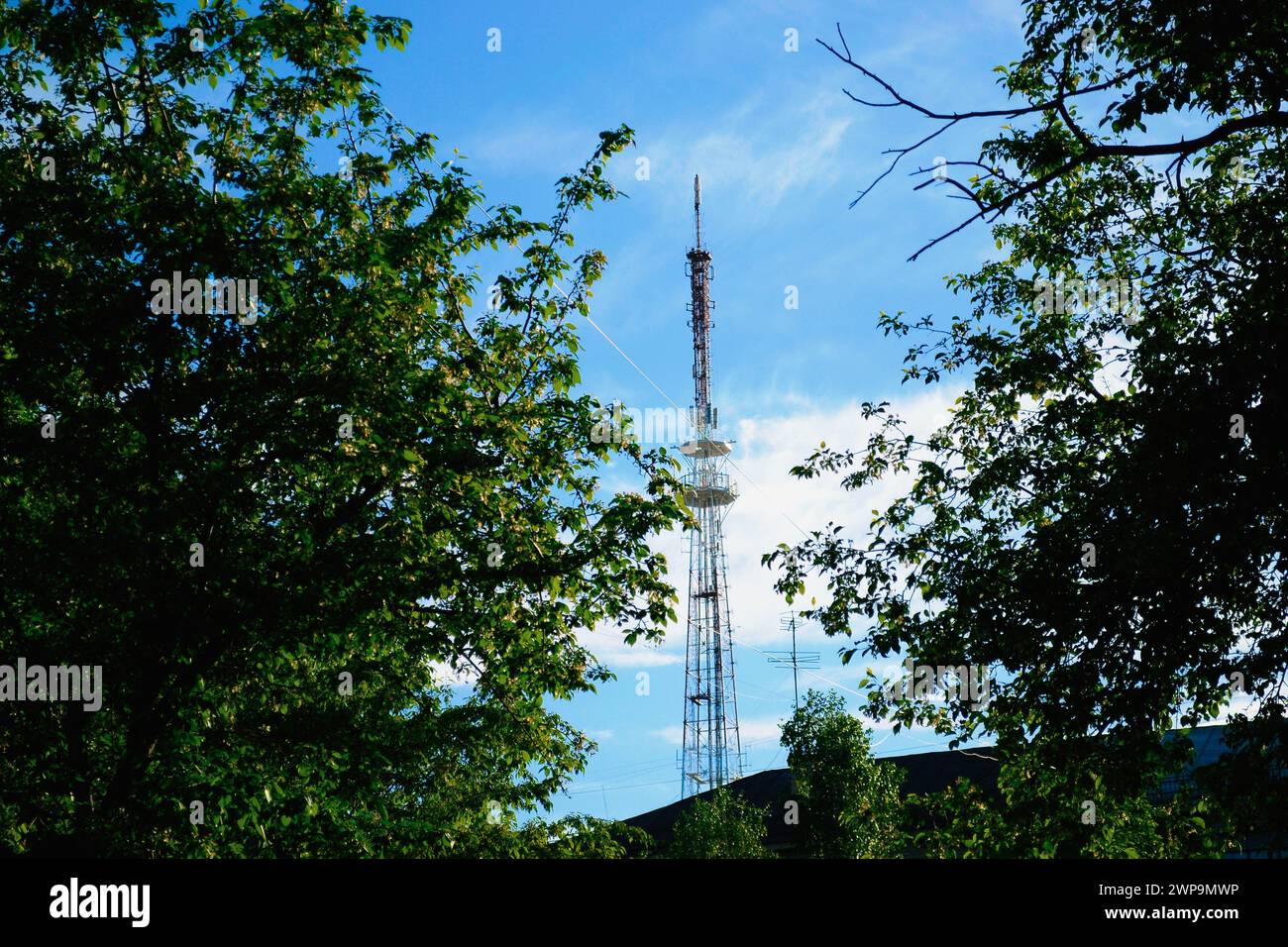 Tall tv tower hi-res stock photography and images - Alamy