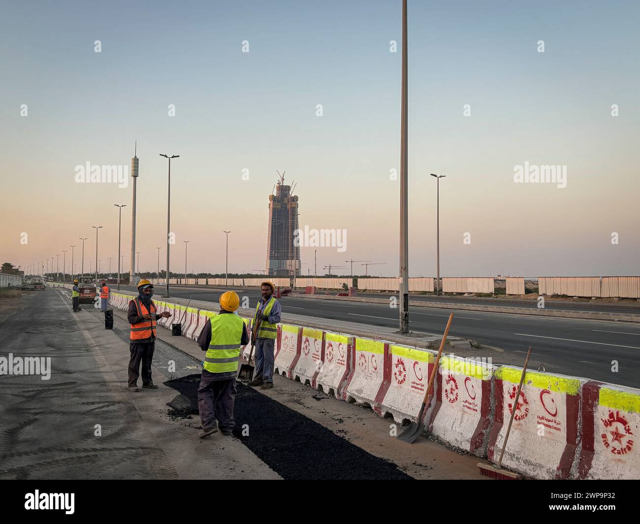 Saudia Arabia, Jeddah, 2024-02-13. Kingdome tower construction, the biggest building in the world with 1000 meters high. Photograph by Fred MARIE / Collectif DR.  Arabie saoudite, Jeddah, 2024-02-13. La tour du royaume en cours de construction sera le plus haut batiment du monde avec 1000 metres de haut. Photographie de Fred MARIE / Collectif DR Stock Photo