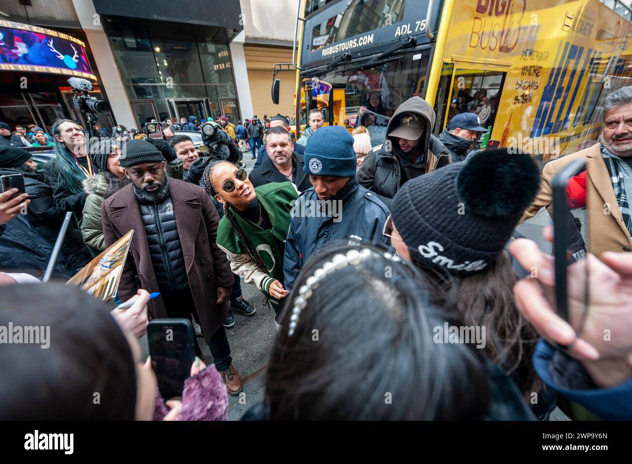 Hordes of fans of Alicia Keys, center, mob the Shubert Theatre in the Broadway Theatre District in New York on the opening day of ticket sales of her biographical musical “Hell’s Kitchen”, seen on Thursday, February 29, 2024.  (© Richard B. Levine) Stock Photo