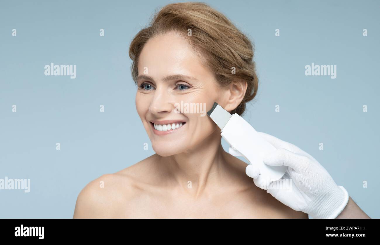 Mature woman face peel hi-res stock photography and images - Alamy