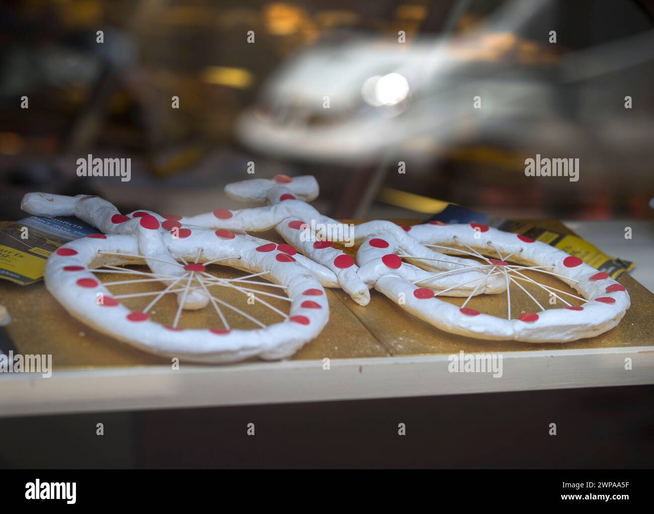 30/06/14   A poller dot cake in a bakers in  Holmfirth.  Amateur cyclists are flocking to the route of this weekend's Tour de France to take on the st Stock Photo