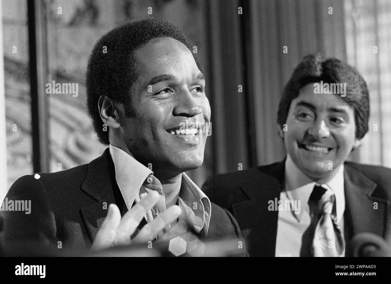 File o j simpson left smiles next to san francisco 49ers owner