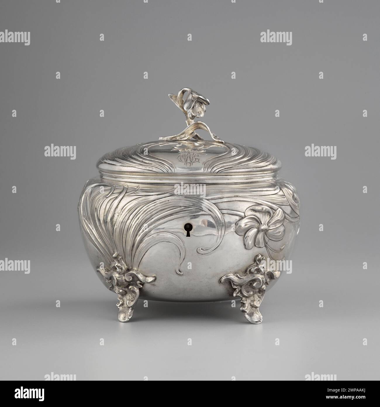 A Vienna Secessionist Tureen with Cover A Vienna Secessionist Tureen with Cover