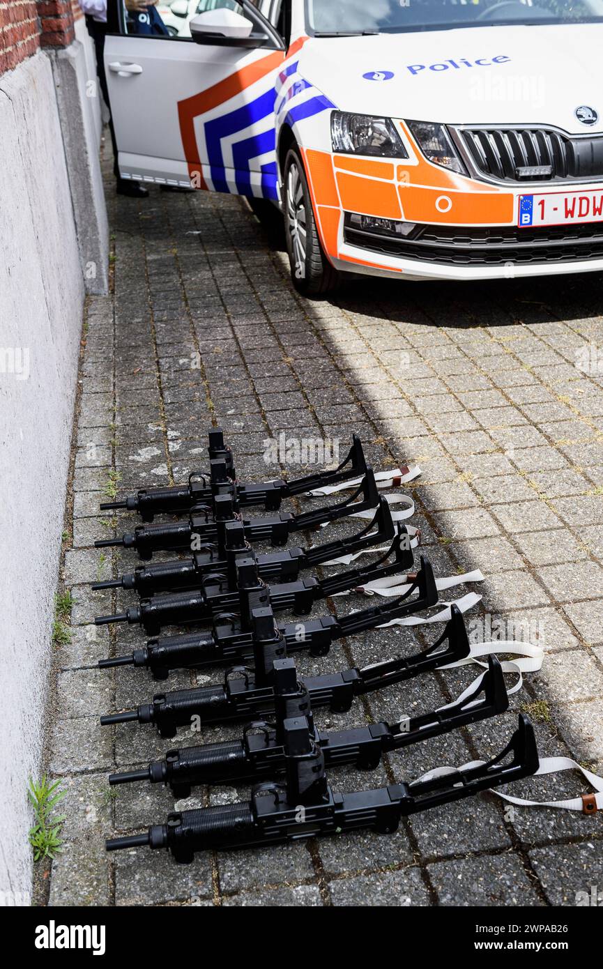 Belgian Police submachine gun Uzi | Uzi pistolet mitrailleur semi-automatique israleine de la police federale belga Stock Photo
