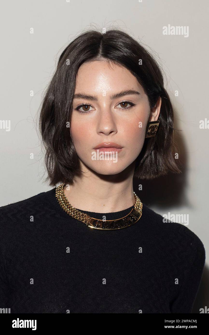 Gracie Abrams attends the Chanel Fall/Winter 2024-2025 ready-to-wear