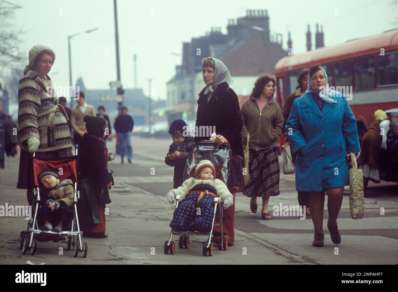 Working class 1980s UK. Local women pushing prams stop and chat in the Hessle Road area of town, which was a traditional working class enclave and home to fishermen and dock workers. Hull, Humberside, England 1980 HOMER SYKES Stock Photo