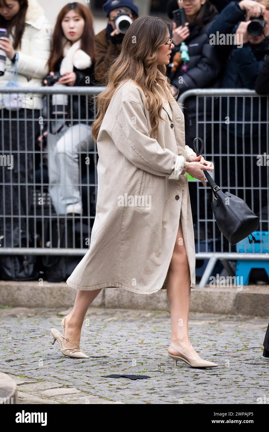 Hailee Steinfeld arrives for the Miu Miu Fall/Winter 20242025 readytowear collection