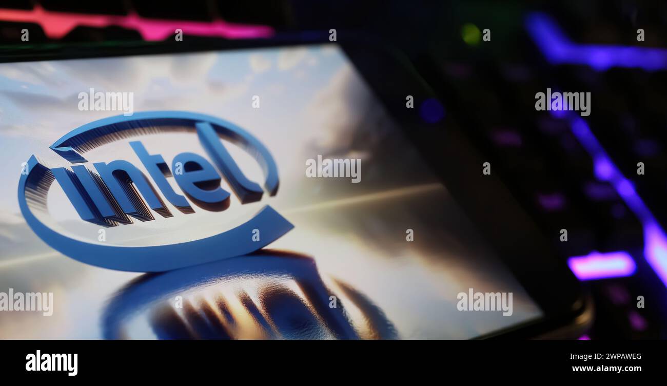 Intel processor chip hi-res stock photography and images - Alamy