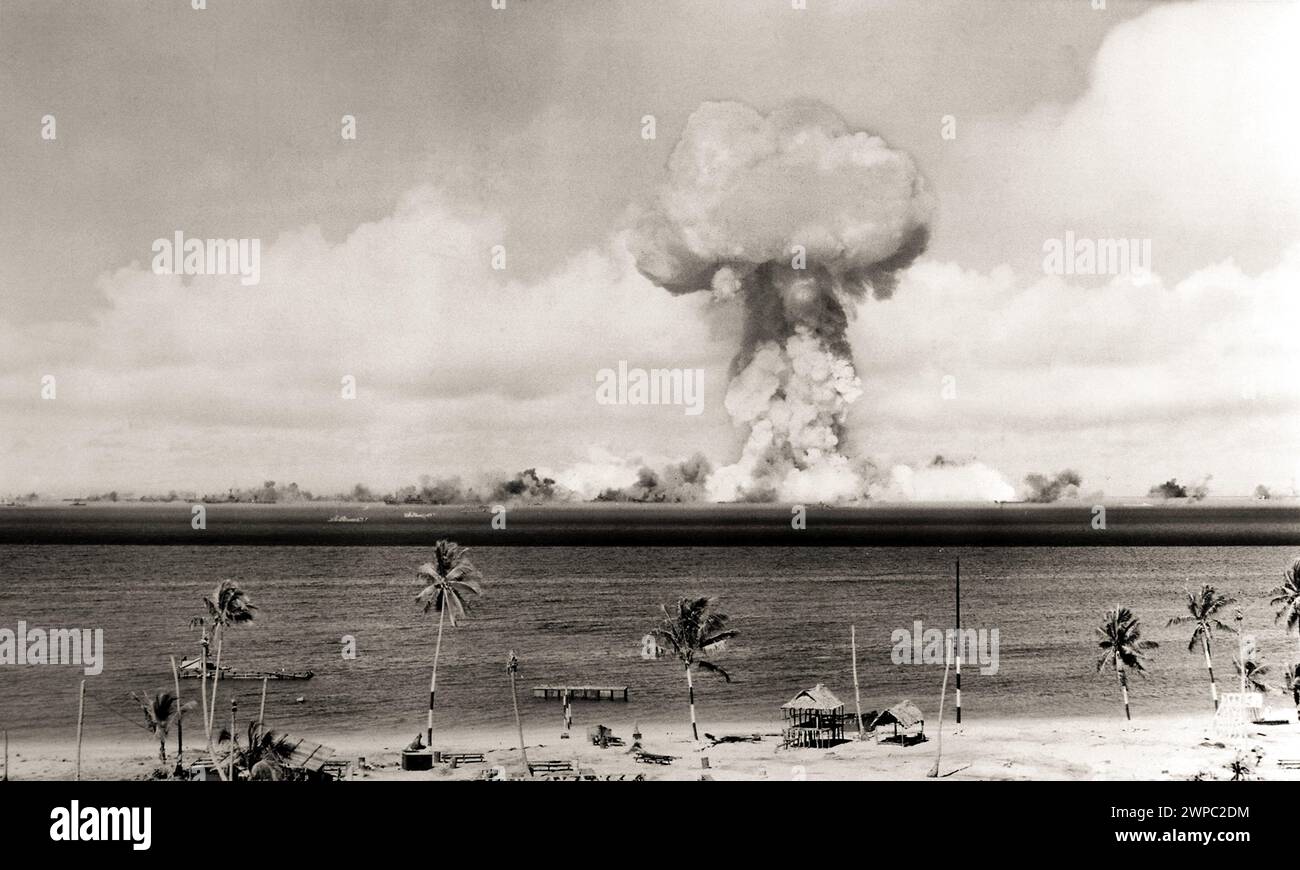 1946 , 1 july , BIKINI ATOLL , Marshall Islands , Pacific Ocean : OPERATION CROSSROADS . United States Army Air  ATOMIC BOMB for NUCLEAR TEST at Bikini Atoll . Operation Crossroads ' Able ' explosion, a 23 kiloton air detonation, on July 1, 1946 . This bomb was fueled with the infamous ' Demon Core ', a critical mass of plutonium that killed two scientists in two separate critical incidents. Unknown photographer . - ATTACCO ATOMICO NUCLEARE ENERGIA - ENERGY - EXPERIMENT - ESPERIMENTO - NUCLEAR ATTACK -  BOMBA ATOMICA - foto storiche storica - HISTORY PHOTOS - esplosione - explosion - bomb - GU Stock Photo