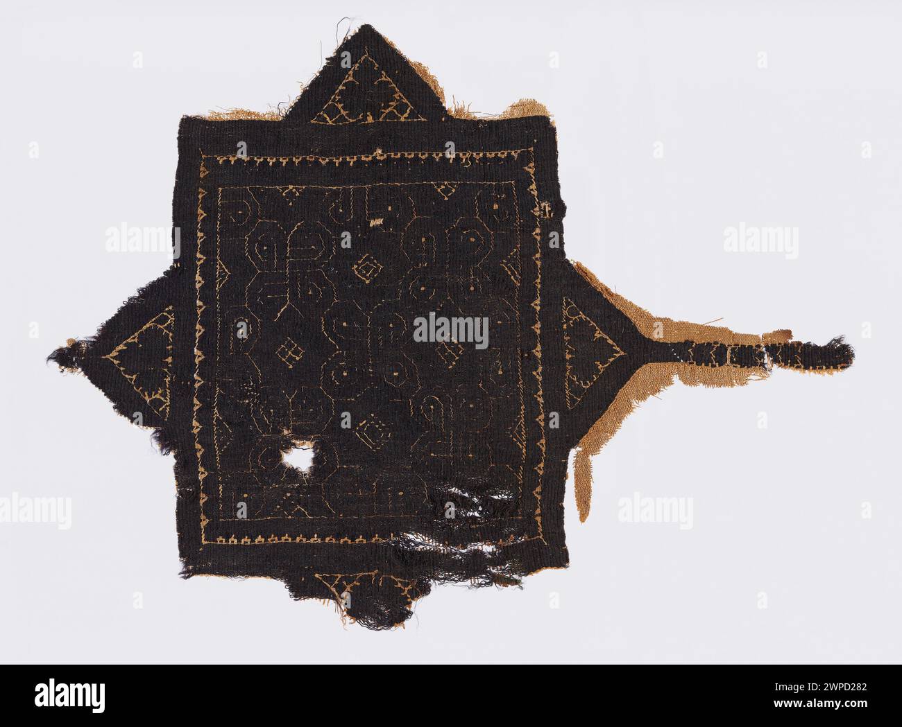 Fragment of Coptic fabric from an Egyptian workshop dating to the 4th ...