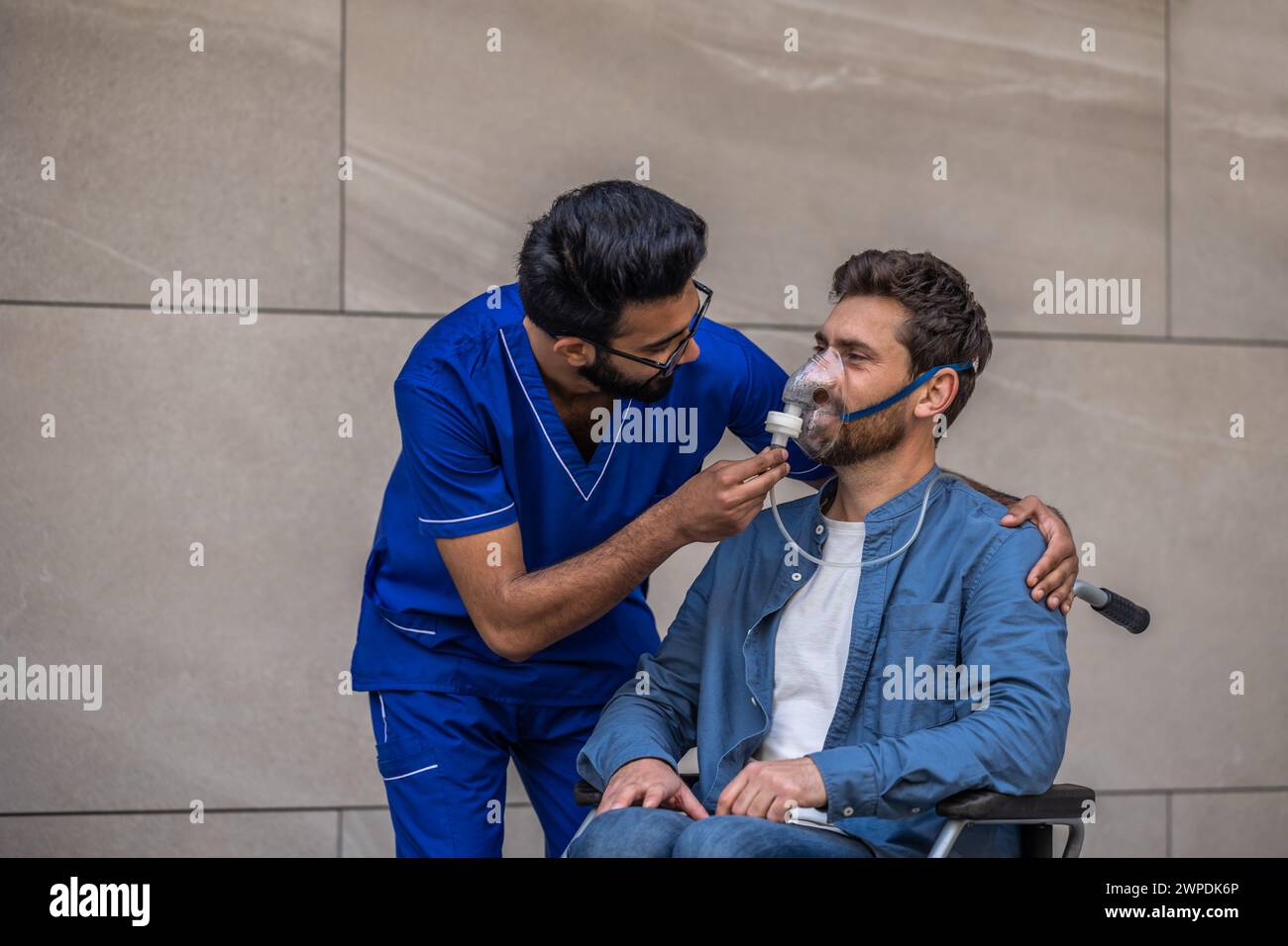 Nurse putting oxygen mask on hi-res stock photography and images - Alamy
