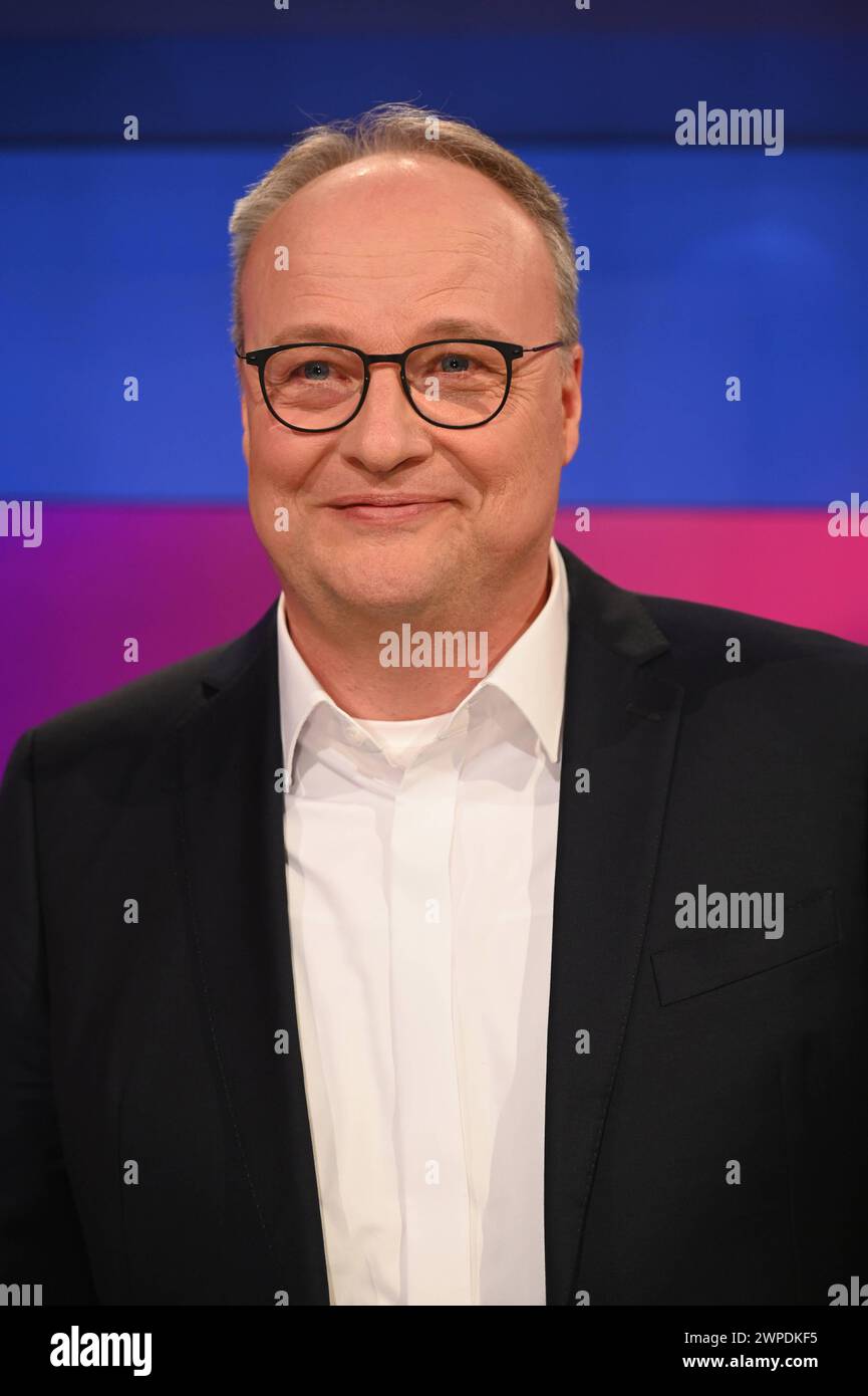 Moderator Oliver Welke Zu Gast In Der ARD Talkshow Maischberger