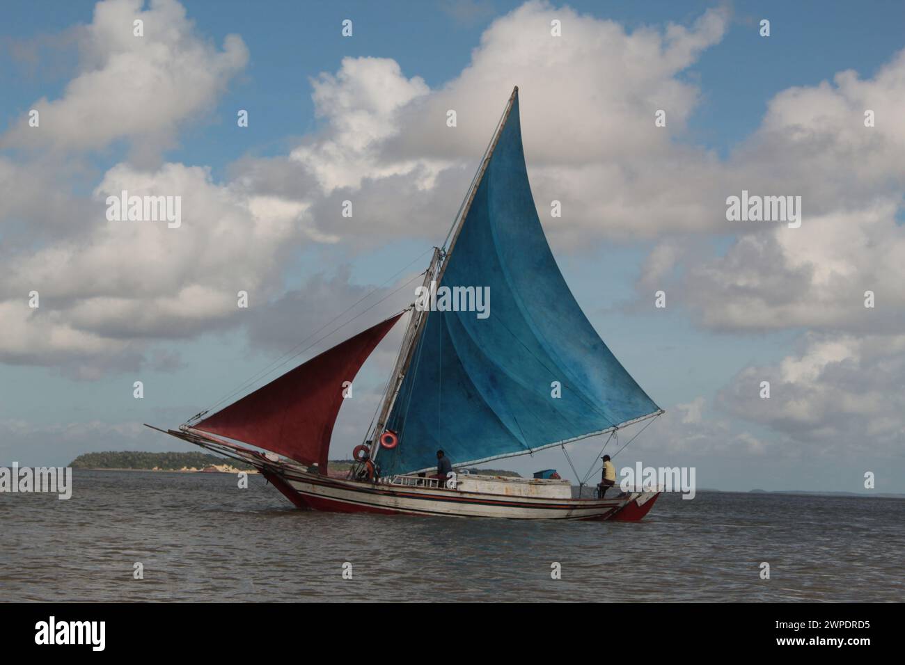 Rustic wooden sailboat, traditional from Maranhão, sailing at the mouth of the Anil River, in São Luís, MA, northeast of Brazil Stock Photo