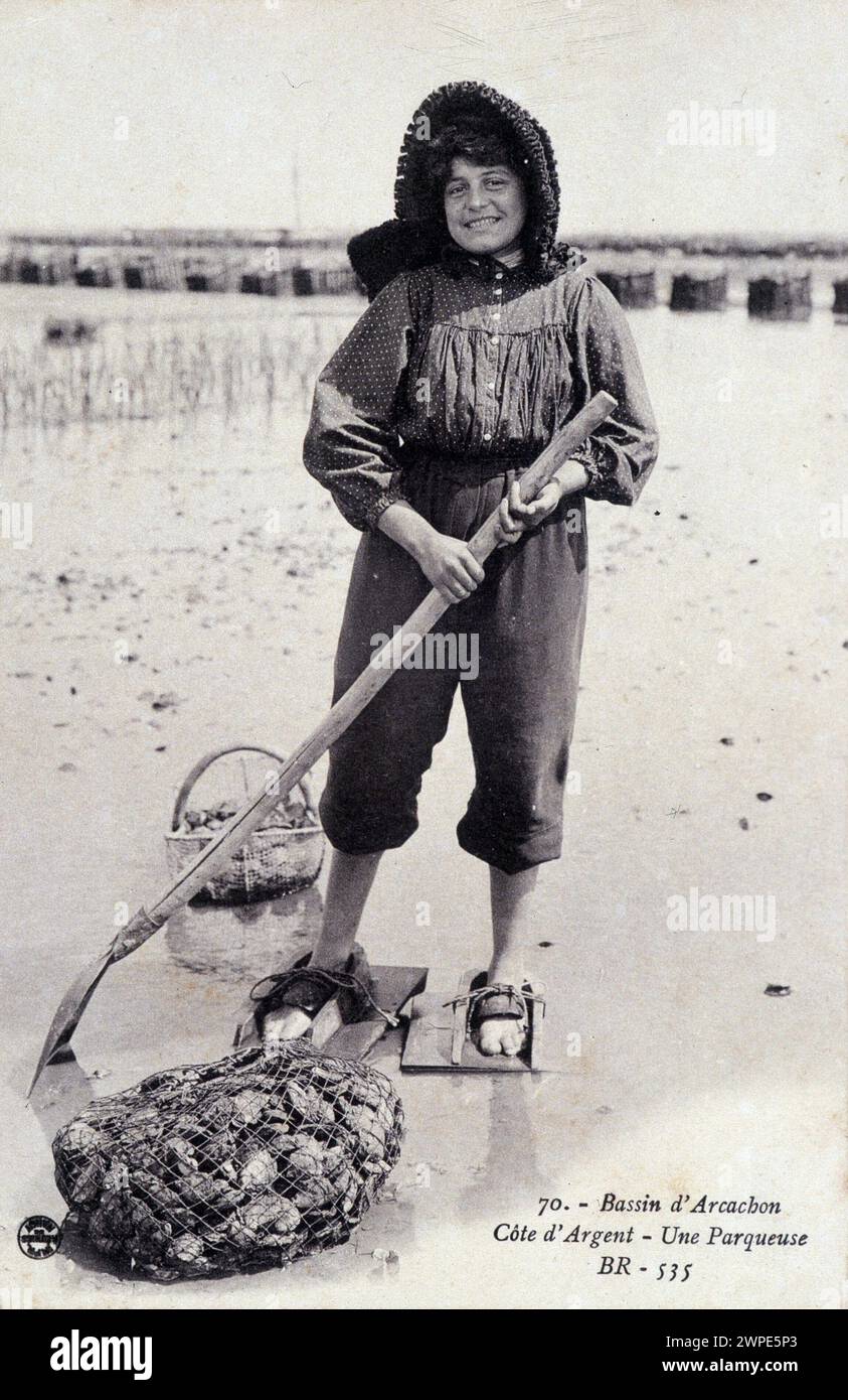 Bassin d'Arcachon: an oyster farmer - postcard, 1909 Stock Photo