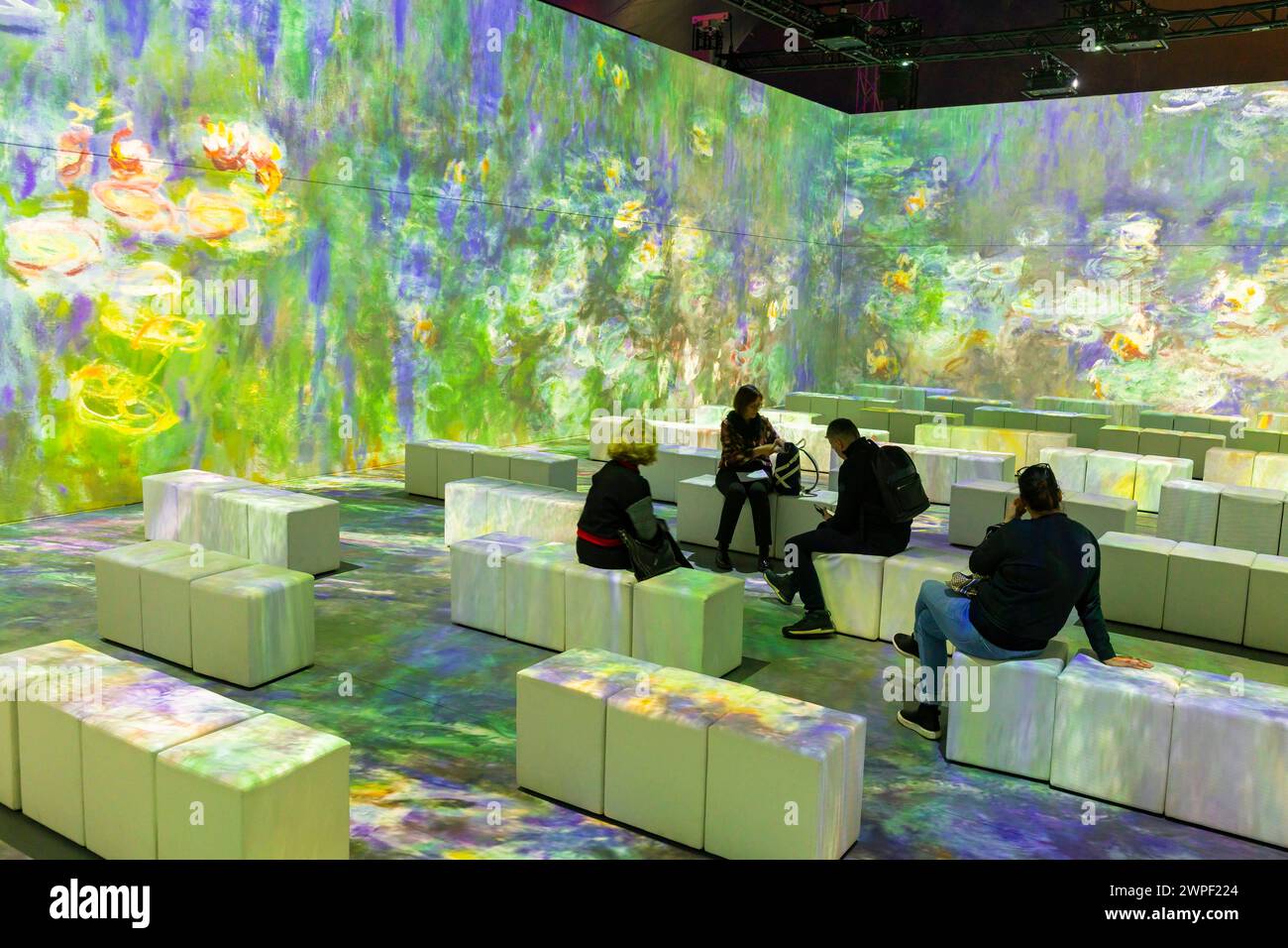 Monet Im Herzen Munchens Eintauchen In Die Magische Welt Des Monet Gartens