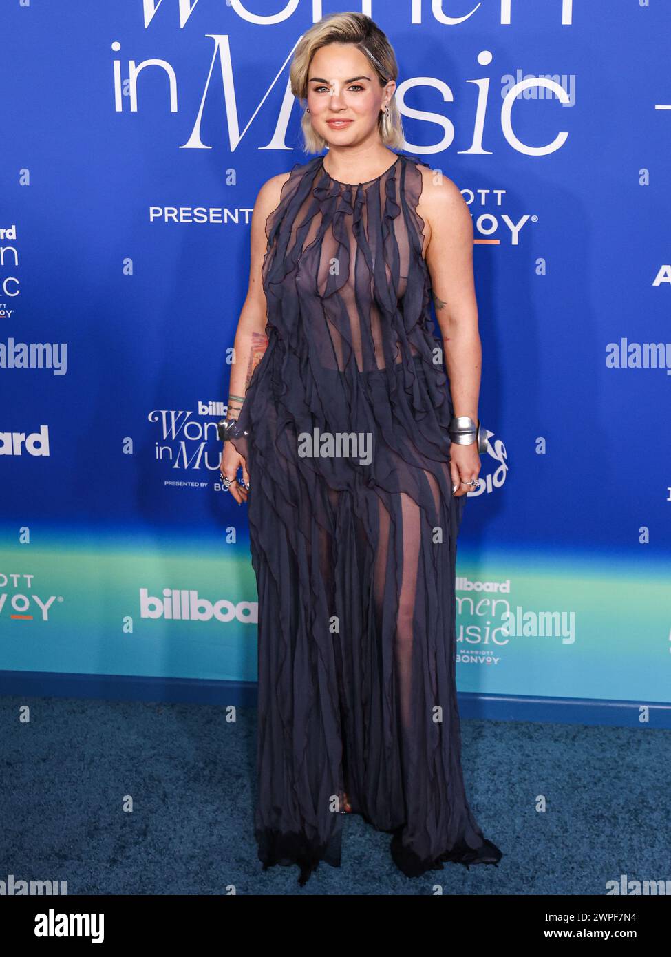 Levesque joanna hi-res stock photography and images - Page 4 - Alamy, image size:975x1390