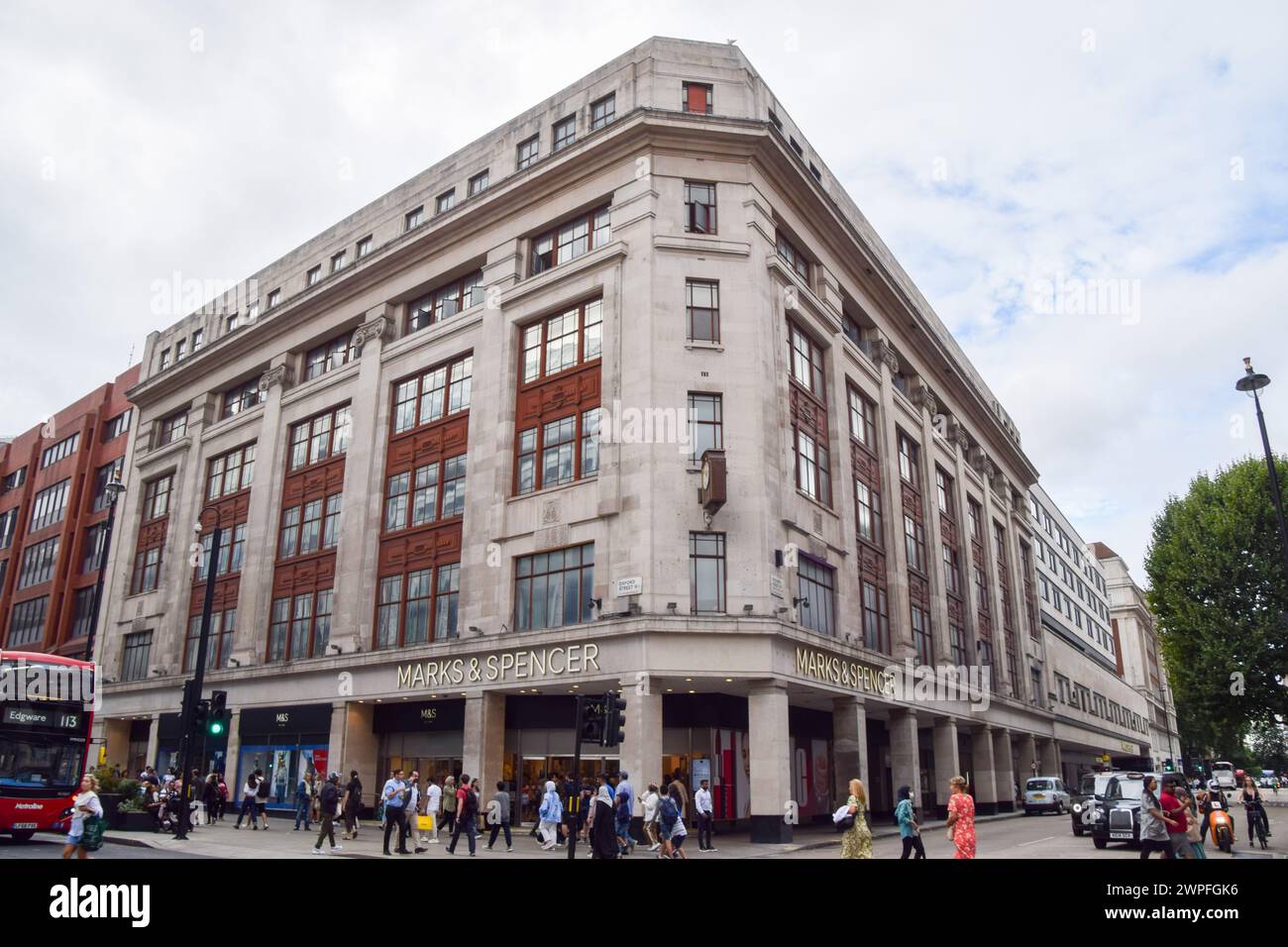 London, UK. 22nd August 2022. Exterior view of Marks & Spencer store on Oxford Street. Credit: Vuk Valcic/Alamy Stock Photo