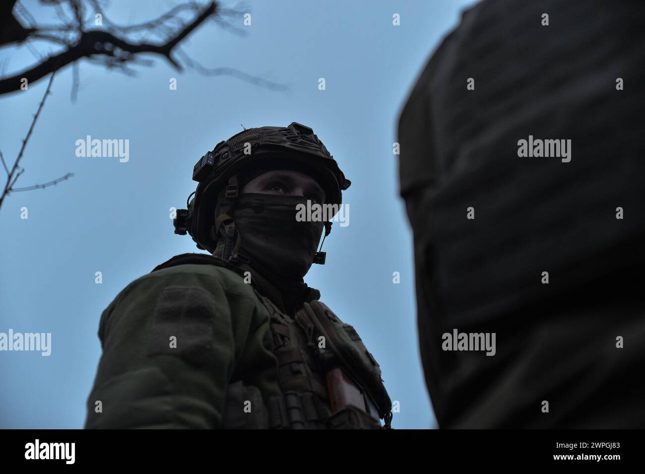 Kyiv, Donetsk Oblast, Ukraine. 7th Mar, 2024. Vlad, a Ukrainian solider observes the frontline from a Ukrainian trench. Russian infantry positions are 100m away from Ukrainian lines. (Credit Image: © Madeleine Kelly/ZUMA Press Wire) EDITORIAL USAGE ONLY! Not for Commercial USAGE! Stock Photo
