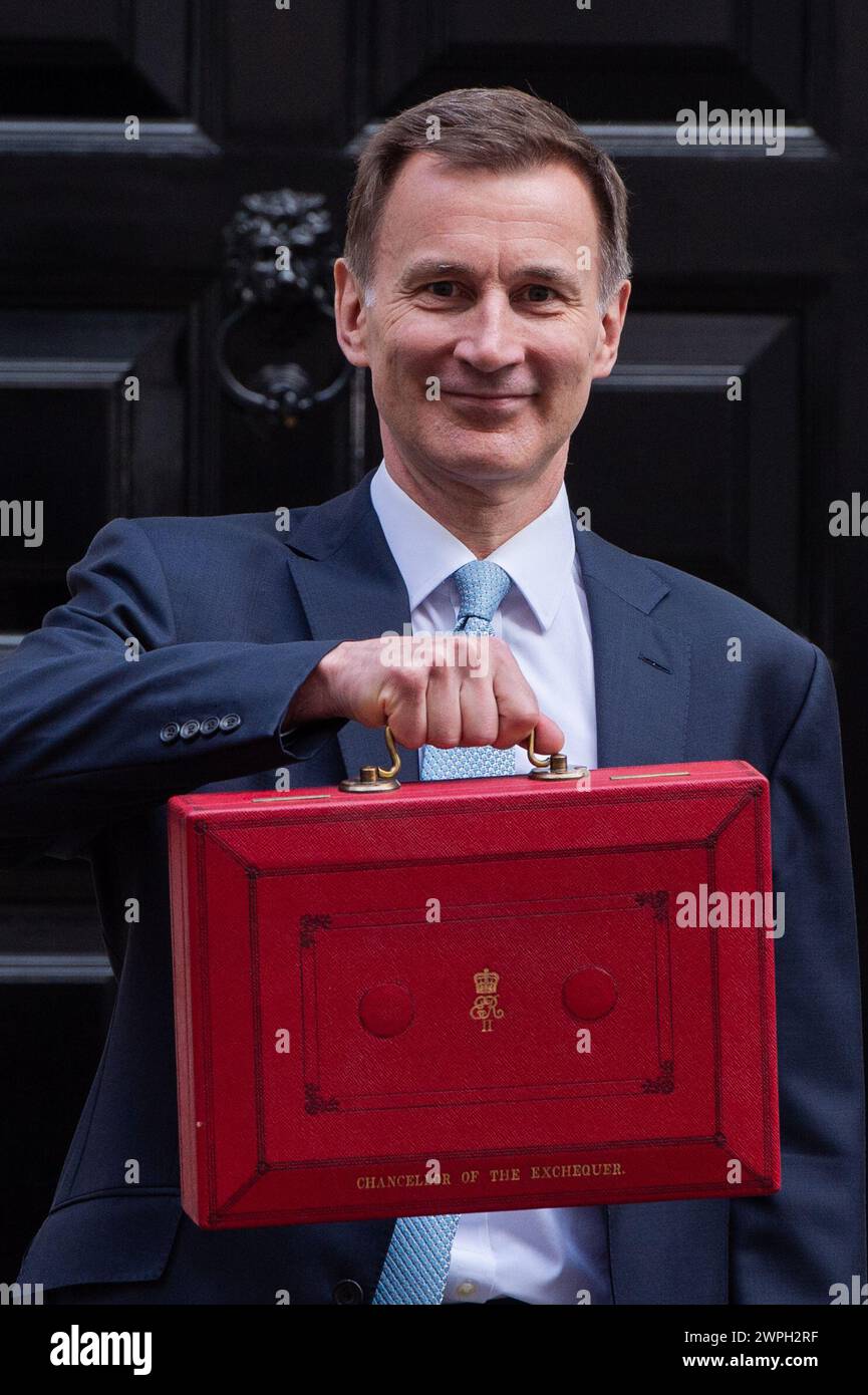 Jeremy hunt budget 2024 hi-res stock photography and images - Alamy