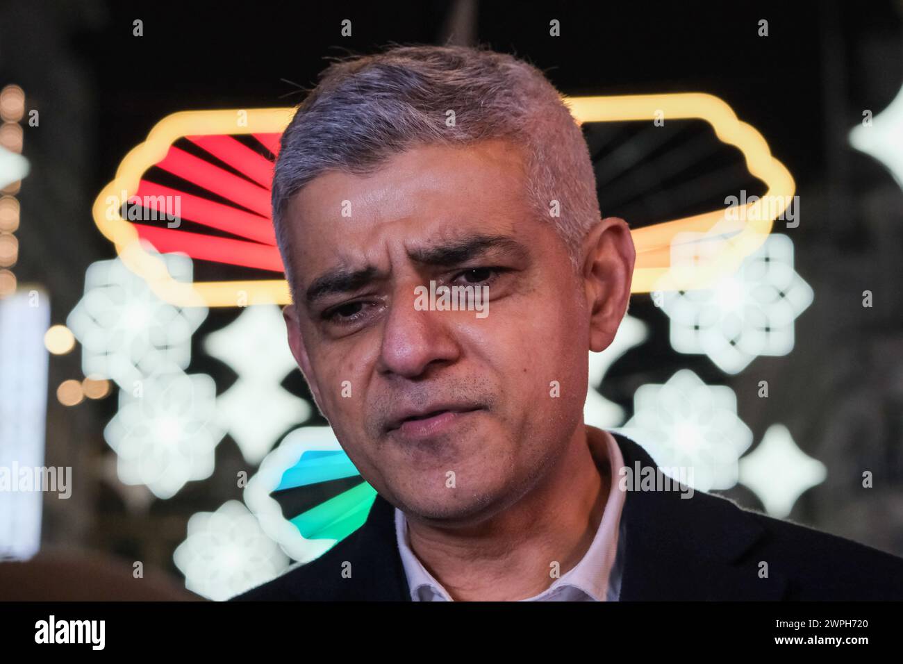 ramadan lights sadiq khan