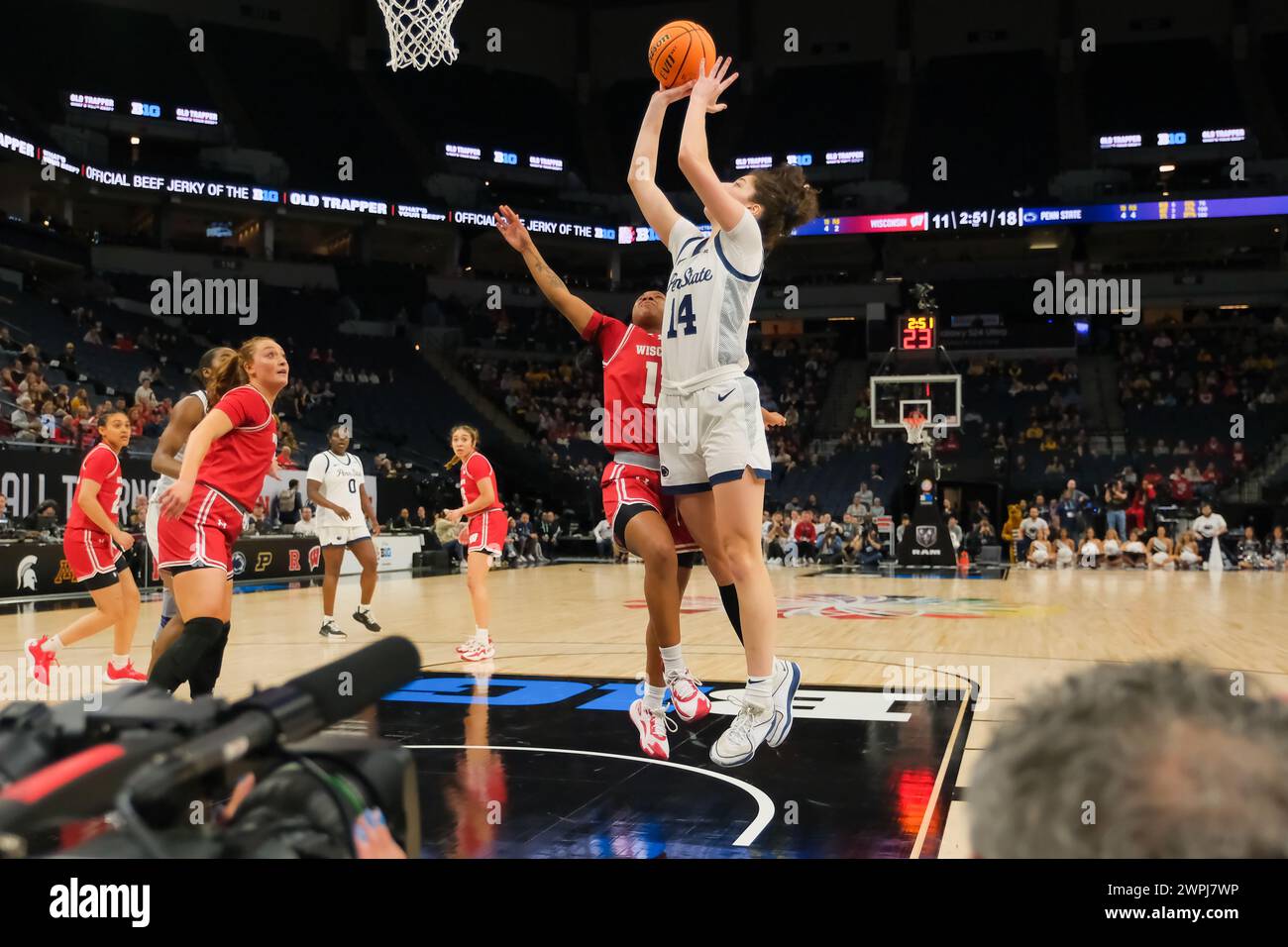 Kylie lavelle hires stock photography and images Alamy