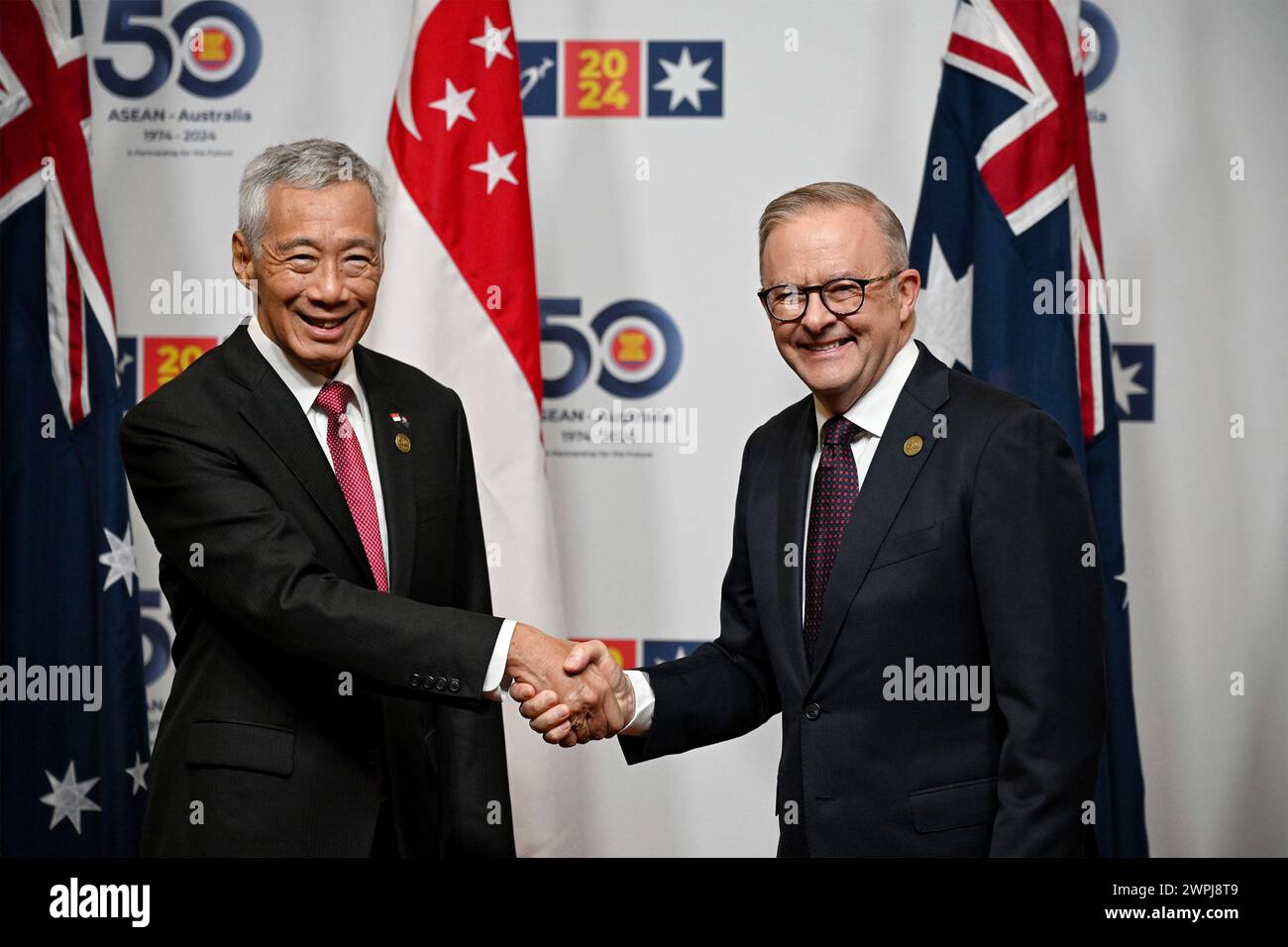 Prime Minister Lee Hsien Loong (left) with Australian Prime Minister