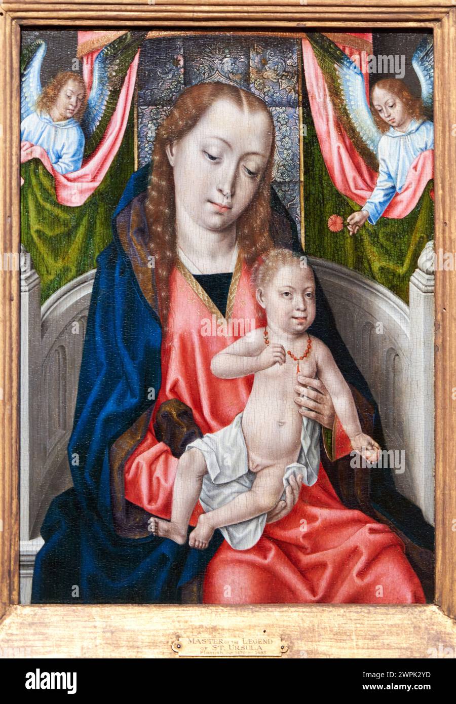 Maestro de la Leyenda de santa Ursula (Activo en Brujas, hacia 1470-1500), The Virgin and Child with Two Angels, Hacia 1480 Stock Photo