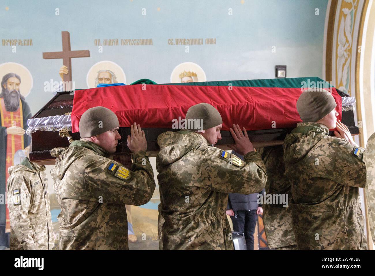 Non Exclusive: KYIV, UKRAINE - MARCH 7, 2024 - Servicemen carry the ...
