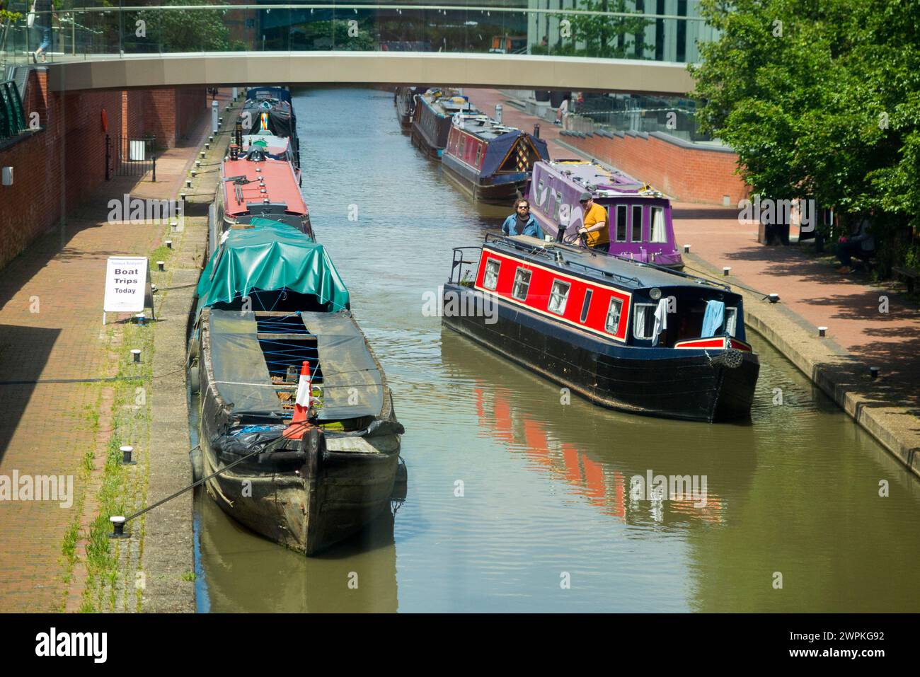 Traditional narrow boat / barge / pleasure and house boats