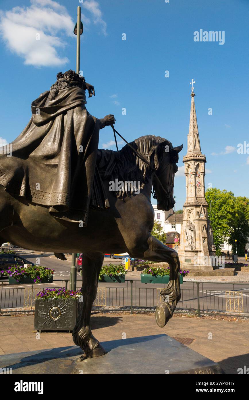 The Fine Lady Statue, bronze sculpture, seen from the side and with Banbury Cross (Eleanor cross) shown in distance. Banbury, Oxfordshire. UK. (134) Stock Photo