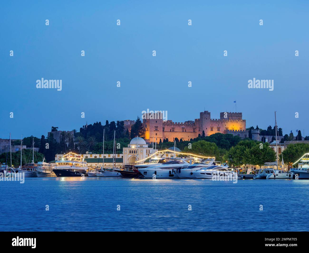 Palace of the Grand Master of the Knights of Rhodes at dusk, UNESCO World Heritage Site, Medieval Old Town, Rhodes City, Rhodes Island, Dodecanese, Gr Stock Photo