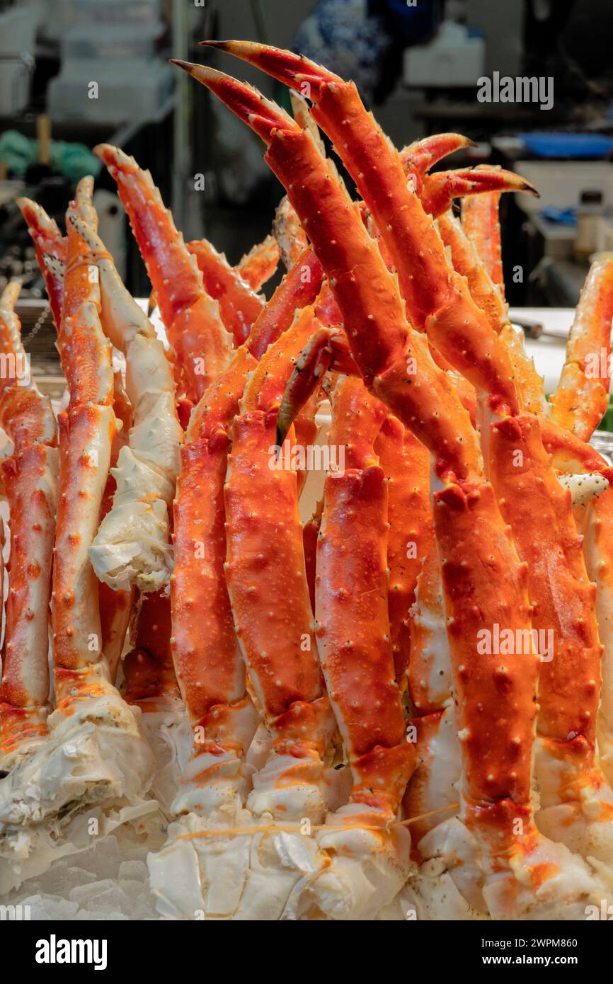 Fresh crab for sale at Kuromon Ichiba Market, Osaka, Japan Stock Photo