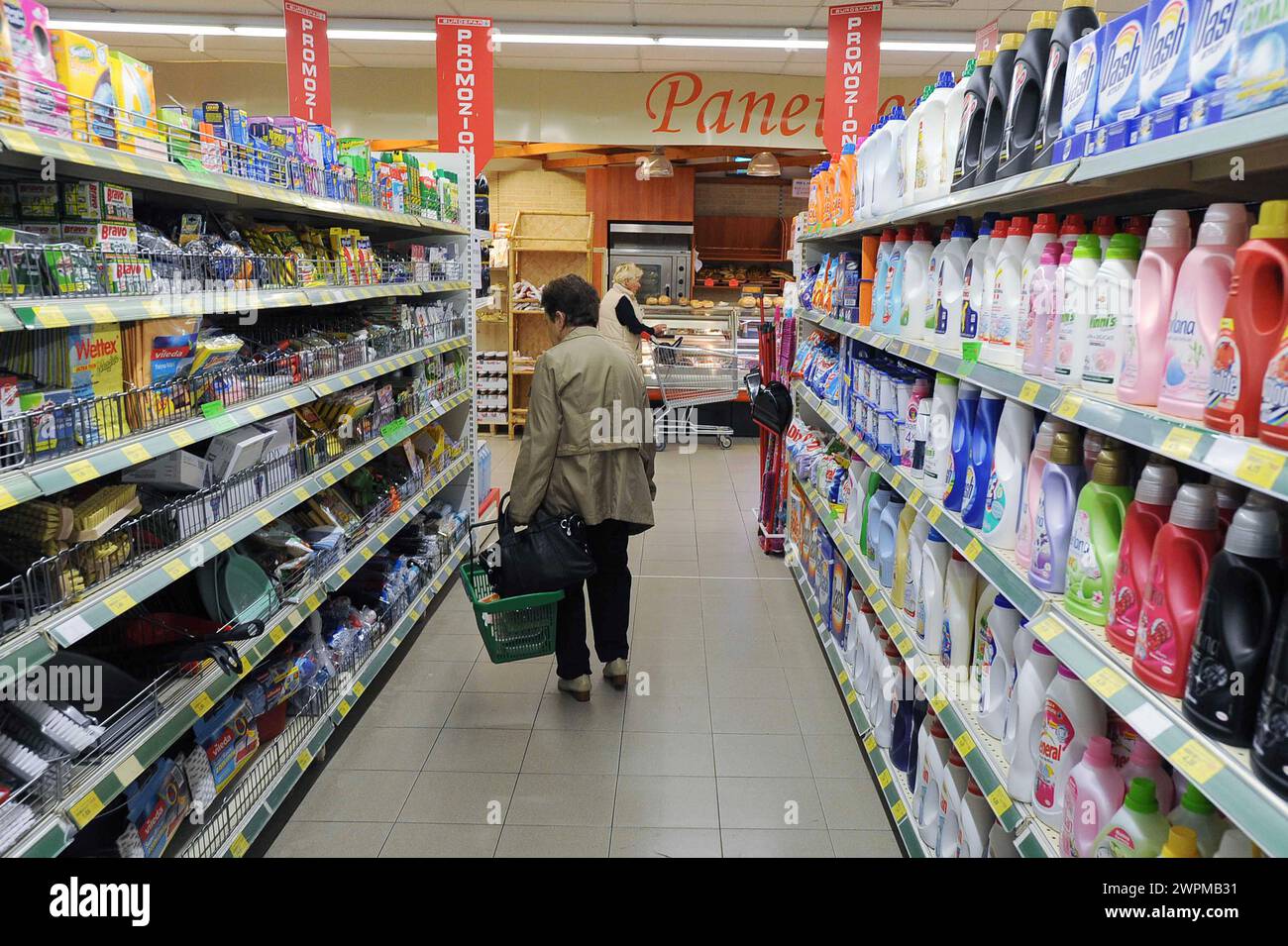 Supermercati e ipermercati, spesa alimentare/Supermarkets and hypermarkets, food shopping, store Stock Photo