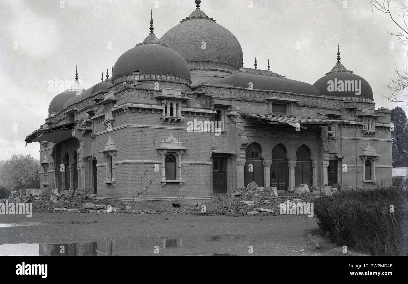 1935, historical, The Sandeman Memorial Hall after the earthquake, that hit Quetta in British India. The hall was constructed in 1900 as meeting place for the various tribal leaders of Baluchistan to settle despites with the government of British India. The distinctive domed building was badly damaged in the earthquake. Stock Photo