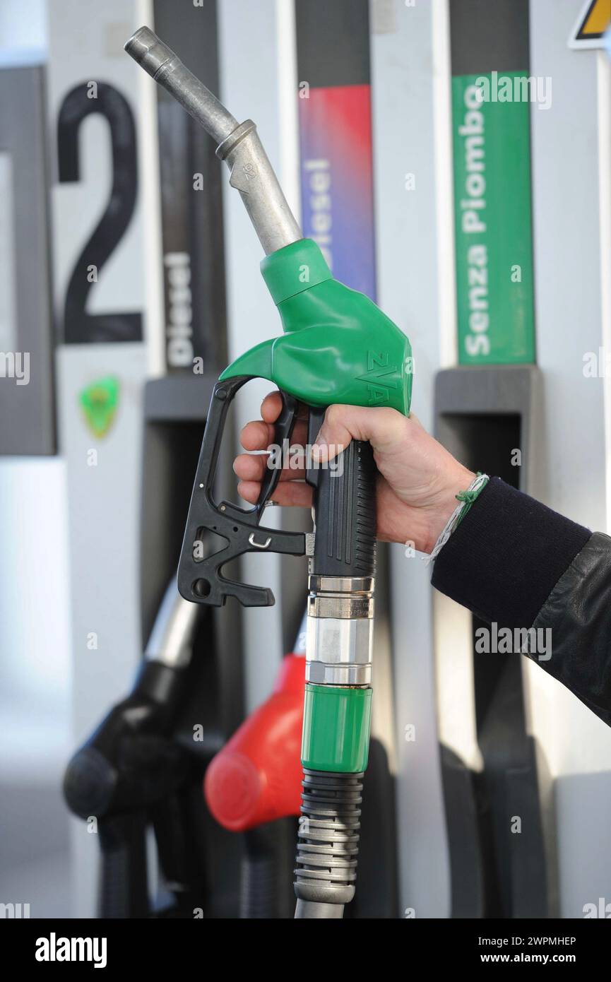 Distributore di benzina e gasolio, pompa di benzina/Gasoline and diesel fuel dispenser, gasoline pump Stock Photo