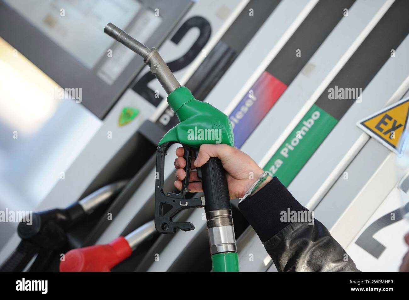 Distributore di benzina e gasolio, pompa di benzina/Gasoline and diesel fuel dispenser, gasoline pump Stock Photo