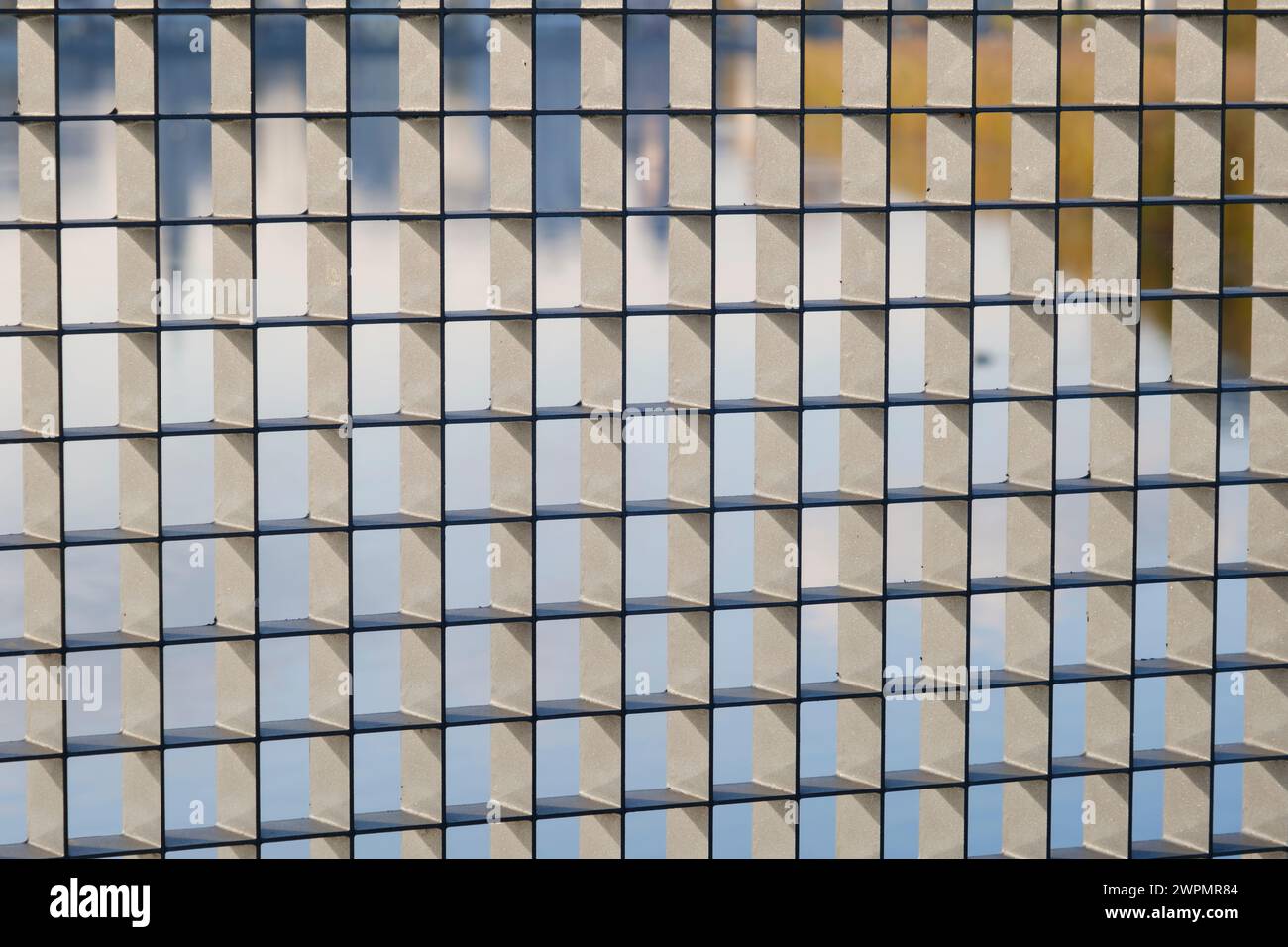 Quadrate an einem Gitterrost, Hintergrund Stock Photo