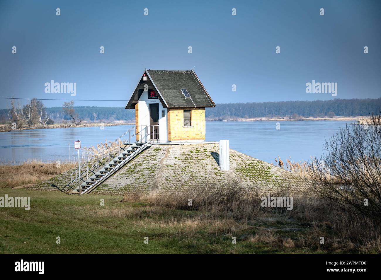 Ratzdorf im Landkreis Oder-Spree LOS im Bundesland Brandenburg Ort am Zusammenfluss von Oder und Neiße, Standort Pegelhaus der Oder - 08.03.2024 Brandenburg *** Ratzdorf in the district of Oder Spree LOS in the federal state of Brandenburg Place at the confluence of the Oder and Neisse rivers, location of the gauge house on the Oder 08 03 2024 Brandenburg Stock Photo