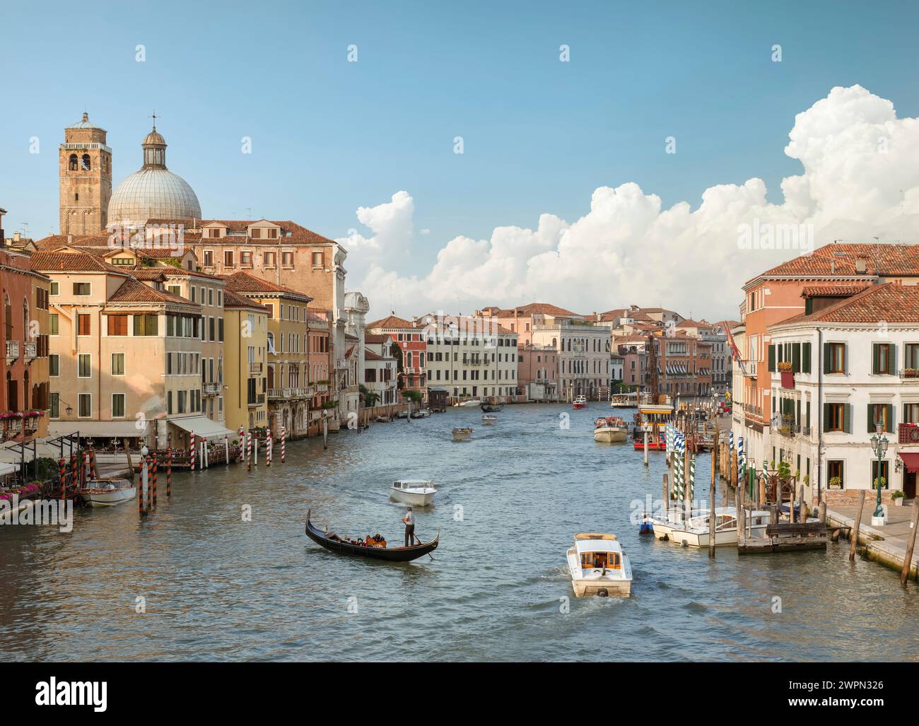 Transportation in grand canal hi-res stock photography and images - Alamy