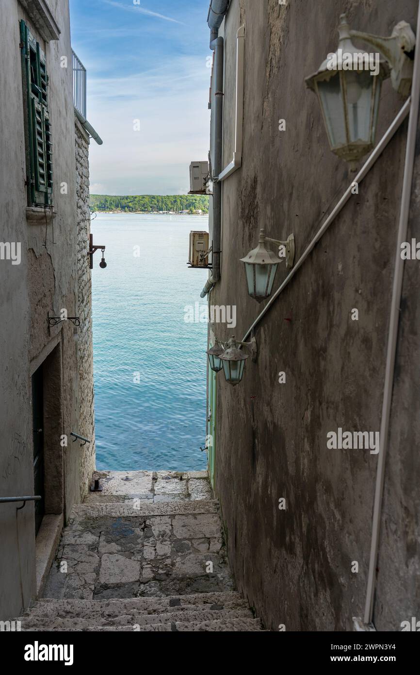 Dead end alley hi-res stock photography and images - Alamy